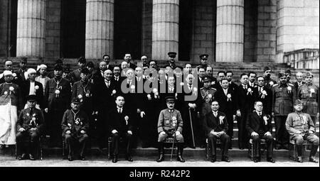 Die Teilnehmer der größeren Ostasien Konferenz. Vordere Reihe von links nach rechts, Zhang Jinghui, Wang Jingwei, Hideki T?j?, Wan Waithayakon, JosAc S. Lorbeer, Subhas Chandra Bose. Die Konferenz von Tokio vom 5. bis 6. November 1943, wurde die Konferenz in Tokio bezeichnet. Stockfoto
