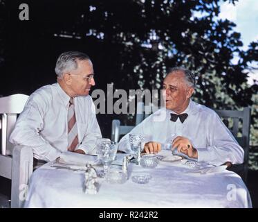 US-Präsident Franklin d. Roosevelt mit Vizepräsident Harry Truman 1945 Stockfoto