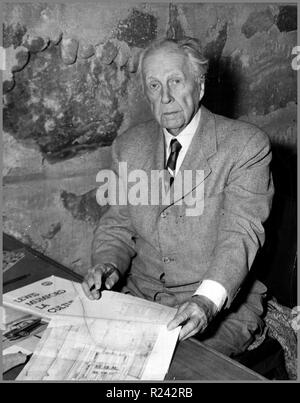 Frank Lloyd Wright (geb. Frank Lincoln Wright, Juni 8, 1867 - 9. April 1959) war ein US-amerikanischer Architekt Stockfoto