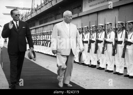 Präsident Tito von Jugoslawien mit russischen Staatschef Nikita Chruschtschow 1953 Stockfoto