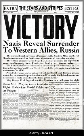 Amerikanischen bewaffneten Kräfte Zeitung "die Stars and Stripes, beschreibt die Kapitulation der deutschen headline" Mai 1945 Paris Ausgabe Stockfoto