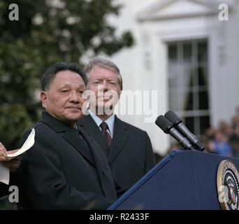 Deng Xiaoping und US-Präsident Jimmy Carter bei der Ankunft Verleihung der Vice-Premier von China. 1979 Stockfoto