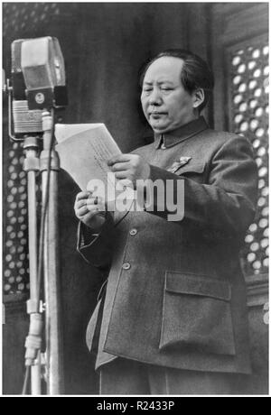 Mao Zedong (Mao Tse-tung 26 Dezember, 1893 - 9. September 1976), Chinesische Kommunistische Revolutionäre verkündet die Gründung der Volksrepublik China, 1949 Stockfoto