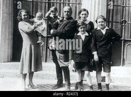 Familie von Benito Mussolini den italienischen Politiker, Journalist und Leiter der nationalen faschistischen Partei 1928 Stockfoto