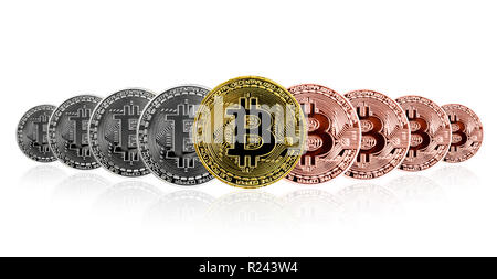 Satz von Bitcoin. Physikalische bit Münze. Digitale Währung. Cryptocurrency. Goldene Münze mit bitcoin Symbol auf weißem Hintergrund. Gespeichert Freistellungspfad Stockfoto