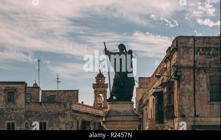 Statue des Hl. Paulus in Rabat von zurück, Malta Stockfoto