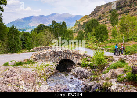 Ashness Bridge, Lake District National Park, UNESCO-Weltkulturerbe, Cumbria, England, Vereinigtes Königreich, Europa Stockfoto