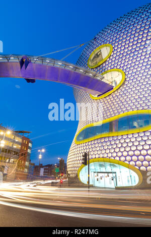 Selfridges Gebäude in der Dämmerung, Birmingham, England, Vereinigtes Königreich, Europa Stockfoto