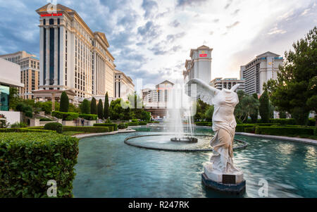 Blick auf Caesars Palace Hotel und Kasino, dem Strip und dem Las Vegas Boulevard, Las Vegas, Nevada, Vereinigte Staaten von Amerika, Nordamerika Stockfoto