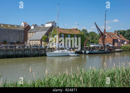 Die Maltings und Fluss Alde, Snape, in der Nähe von Aldeburgh, Suffolk, England, Vereinigtes Königreich, Europa Stockfoto