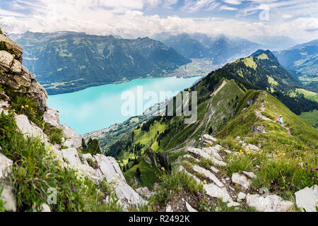 Wanderung über den Bergrücken in die Berner Alpen, Schweiz Stockfoto