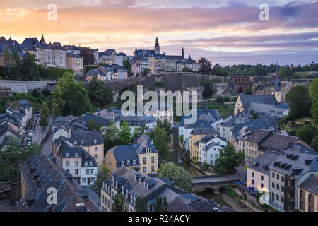 Blick über den Grund (Untere Stadt) in Richtung Corniche (Chemin de la Corniche), der Stadt Luxemburg, Luxemburg, Europa Stockfoto