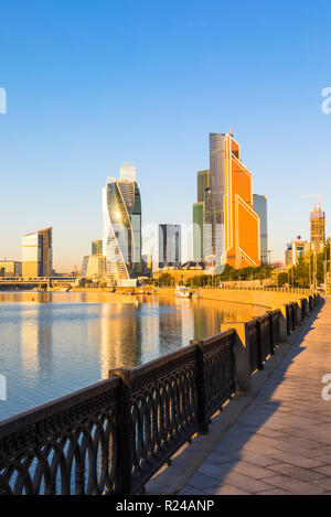 Wolkenkratzer in Business Center von Presnensky Bezirk, neben dem Fluss Moskau, Moskau, Russland, Europa Stockfoto