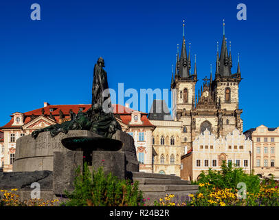 Jan Hus Denkmal und Kirche der Muttergottes vor dem Tyn, Altstädter Ring, Prag, UNESCO-Weltkulturerbe, Böhmen, Tschechische Republik, Europa Stockfoto