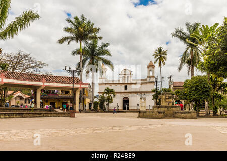 Die catolica Kirche am Hauptplatz in Copán Stadt, Copan, Honduras, Mittelamerika Stockfoto