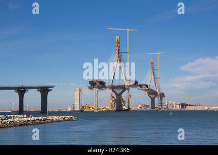 La Pepa Brücke am Bau, über das Meer in Cadiz, Spanien Stockfoto