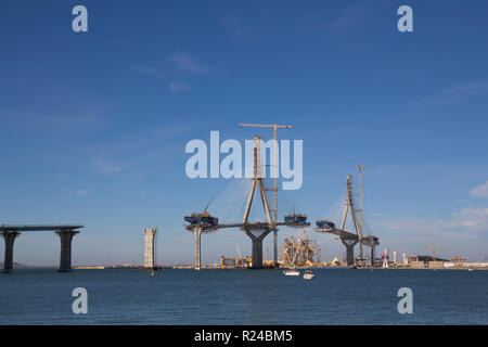 La Pepa Brücke am Bau, über das Meer in Cadiz, Spanien Stockfoto