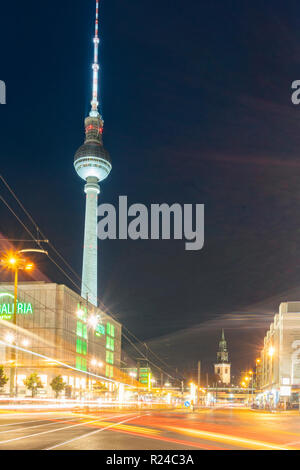 Fernsehturm am Alexanderplatz (Alexander Platz) in Berlin Mitte in der Nacht, Berlin, Deutschland, Europa Stockfoto