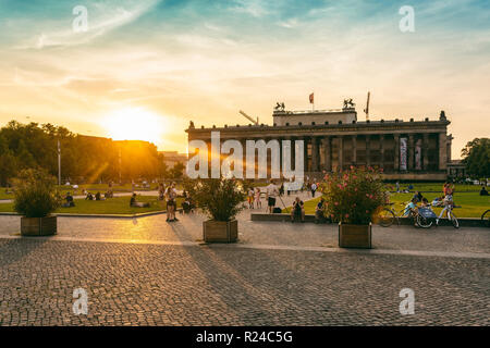 Das alte Museum in Berlin, am späten Nachmittag mit der Lustgarten vor auf der Museumsinsel, UNESCO-Weltkulturerbe, Berlin, Deutschland, Europa Stockfoto