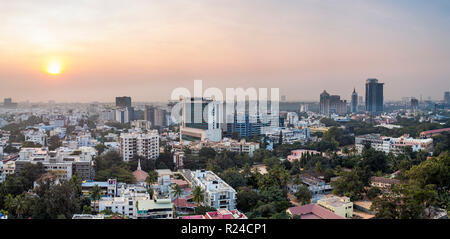 Die Skyline der Stadt Bangalore (Bangaluru), Hauptstadt des Bundesstaates Karnataka, Indien, Asien Stockfoto