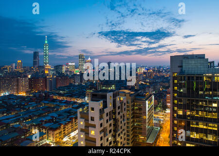 Skyline der Stadt und den Taipeh 101 Gebäude, Taipei, Taiwan, Asien Stockfoto