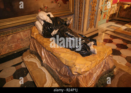 Saint Andrea Al Quirinale Kirche von gianlorenzo Bernini in Rom, Italien. Skulptur von Pierre Legros des hl. Stanislaus Kostka Stockfoto