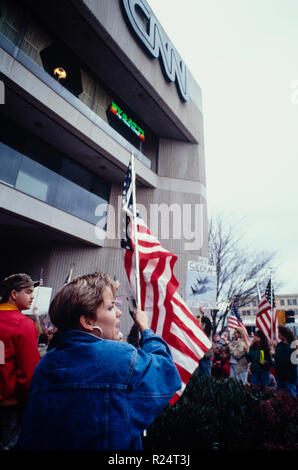 Demonstration vor CNN Center in Atlanta, Georgia als Operation Desert Storm beginnt am 17. Januar 1991 Stockfoto