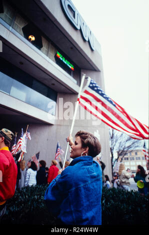 Demonstration vor CNN Center in Atlanta, Georgia als Operation Desert Storm beginnt am 17. Januar 1991 Stockfoto