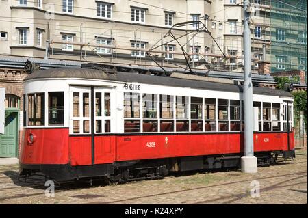 Das Wiener Straßenbahnmuseum ist ein dem öffentlichen Verkehr gewidmetes Museum in Wien und das größte Straßenbahnmuseum der Welt". Der Video der Stockfoto