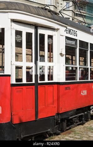 Das Wiener Straßenbahnmuseum ist ein dem öffentlichen Verkehr gewidmetes Museum in Wien und das größte Straßenbahnmuseum der Welt". Der Video der Stockfoto