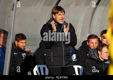 Braunschweig, Deutschland. 16 Nov, 2018. Fussball: Testspiel, Eintracht Braunschweig - 1.FC Magdeburg in der Eintracht Stadion. Magdeburg Trainer Michael Oenning. Quelle: Joachim Sielski/dpa/Alamy leben Nachrichten Stockfoto