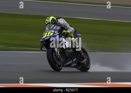 Circuit de Valencia, Valencia, Spanien. 16 Nov, 2018. MotoGP von Valencia, Freitag Freies Training; Movistar Valentino Rossi (Yamaha) während einer nassen und stürmischen freie Praxis Credits: Aktion plus Sport/Alamy leben Nachrichten Stockfoto