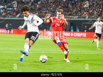 Leipzig, Deutschland. 15. Nov 2018. Leroy SANE, DFB 19 schießen Ziel für 1-0 Deutschland - Russland Wichtig: DFB-Vorschriften die Verwendung von Fotografien als Bildsequenzen und/oder quasi-Video zu verbieten. Fußball-Freundschaftsspiel, Test, Saison 2018/2019, November 15, 2018 Leipzig, Deutschland. Credit: Peter Schatz/Alamy leben Nachrichten Stockfoto