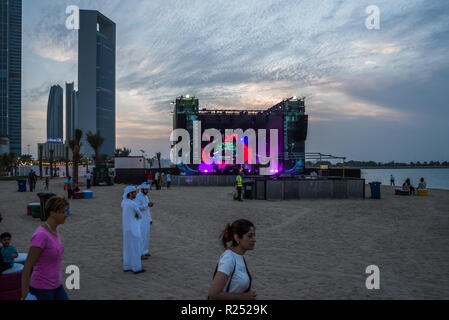 Abu Dhabi, VAE. November 16, 2018: Yasalam Leben in der Stadt, eine 'l Bahar, Abu Dhabi Corniche/Live eine spannende 10-Tage - Kalender der Feste der Countdown zum Formel 1 Etihad Airways Abu Dhabi Grand Prix zu markieren. Credit: Fahd Khan/Alamy leben Nachrichten Stockfoto