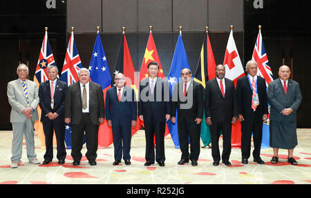 (181116) - Port Moresby, November 16, 2018 (Xinhua) - der chinesische Präsident Xi Jinping Hosts eine gemeinsame Sitzung mit Papua-neuguinea Ministerpräsident Peter O'Neill, Präsident Peter Christian der Föderierten Staaten von Mikronesien, Premierminister Malielegaoi Tuilaepa von Samoa, Vanuatu Premierminister Charlot Salwai, Premierminister Henry Puna der Cook Inseln, Premierminister Samuela Akilisi Pohiva von Tonga, Niue Premier Toke Talagi und Fidschi Vertreter der Regierung, der Verteidigungsminister Ratu Inoke Kubuabola, und liefert eine Grundsatzrede in Port Moresby, Papua Neu Guinea, Nov. 16, 2018. (Xinhua / Pang Xi. Stockfoto