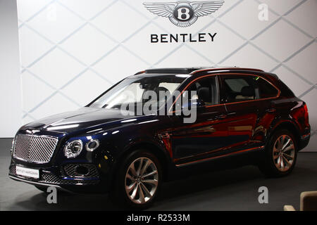 Corato, Polen, 16. November 2018: Bentley stellt den letzten Auto Modell an der Warschauer Motor Show. Credit: Jake Ratz/Alamy leben Nachrichten Stockfoto