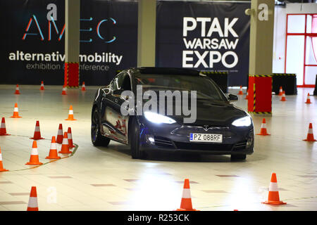 Corato, Polen, 16. November 2018: elektrische Auto Modelle an der Warschauer Motor Show präsentiert. Credit: Jake Ratz/Alamy leben Nachrichten Stockfoto