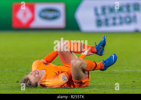 Rotterdam, die Niederlande. 15. November 2018. ROTTERDAM, Stadion De Kuip, 03.12.-20-18, Fußball, Saison 2018 / 2019, Niederlande player Frenkie de Jong mit Schmerzen während der Nationen Liga Spiel Niederlande - Frankreich Credit: Pro Schüsse/Alamy leben Nachrichten Stockfoto