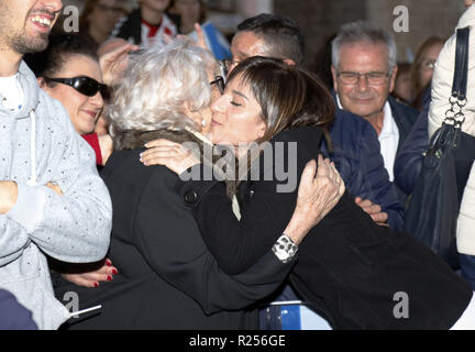 Madrid, Madrid, Spanien. 16 Nov, 2018. Spanisch Karateka Sandra Sanchez gesehen ihren ersten WM-Feiern in ihrer Heimatstadt in Talavera de la Reina. Credit: Manu Reino/SOPA Images/ZUMA Draht/Alamy leben Nachrichten Stockfoto