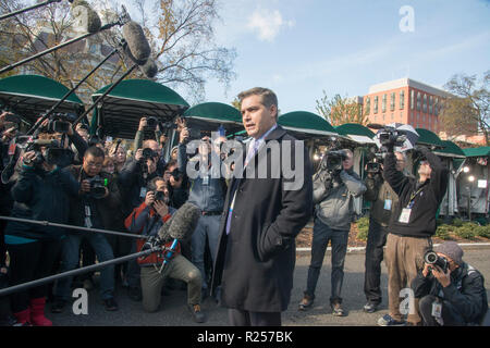 Washington, DC, 16. November 2018: CNN-Reporter Jim Acosta besucht eine impromtu Pressekonferenz im Weißen Haus nach einem Bundesrichter das Weiße Haus sagte, dass Acosta's White House Pass war zurückgekehrt zu sein. Patsy Lynch/MediaPunch Stockfoto