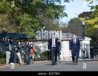 Washington, DC, 16. November 2018: CNN-Reporter, Jim Acosta kehrt in das Weiße Haus nach einem Bundesrichter das Weiße Haus bestellt sein weißes Haus zurückzukehren. Patsy Lynch/MediaPunch Stockfoto