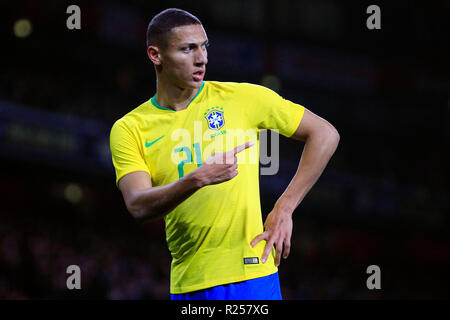 Richarlison Brasiliens zeigt.. Internationaler Fußball-Freundschaftsspiel, Brasilien v Uruguay im Emirates Stadium in London am Freitag, 16. November 2018. Bitte beachten Sie die Bilder sind nur für den redaktionellen Gebrauch bestimmt. pic von Steffan Bowen/Andrew Orchard sport Fotografie/Alamy leben Nachrichten Stockfoto