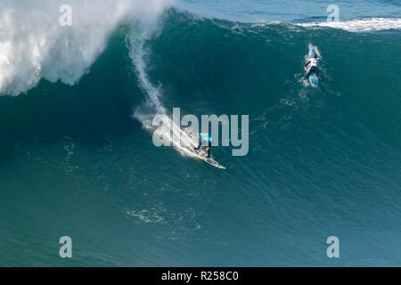 Joao de Macedo Surfen bei Nazaré Herausforderung der WSL Stockfoto