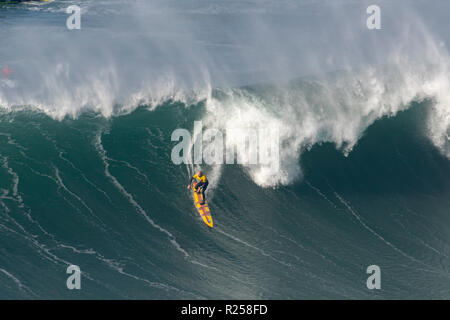 Natxo Gonzalez Surfen bei Nazaré Herausforderung der WSL Stockfoto