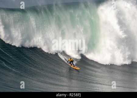 Natxo Gonzalez Surfen bei Nazaré Herausforderung der WSL Stockfoto