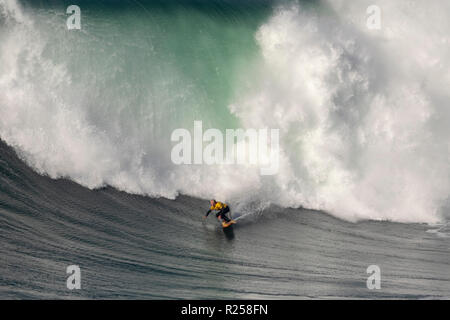 Natxo Gonzalez Surfen bei Nazaré Herausforderung der WSL Stockfoto