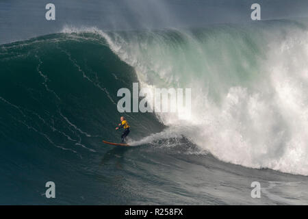 Natxo Gonzalez Surfen bei Nazaré Herausforderung der WSL Stockfoto