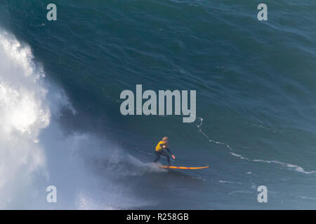 Natxo Gonzalez Surfen bei Nazaré Herausforderung der WSL Stockfoto