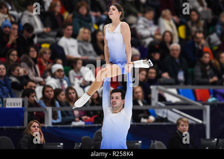 Moskau, Russland. 16 Nov, 2018. Miriam Ziegler (oben) und Severin Kiefer von Österreich konkurrieren, während Paare kurz an Rostelecom Cup ISU Grand Prix 2018 Eiskunstlauf in Moskau, Russland, am 16. November, 2018. Credit: Evgeny Sinitsyn/Xinhua/Alamy leben Nachrichten Stockfoto