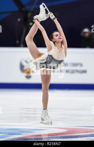 Moskau, Russland. 16 Nov, 2018. Alina Zagitova Russlands konkurriert während Damen Kurz an Rostelecom Cup ISU Grand Prix 2018 Eiskunstlauf in Moskau, Russland, am 16. November, 2018. Credit: Evgeny Sinitsyn/Xinhua/Alamy leben Nachrichten Stockfoto